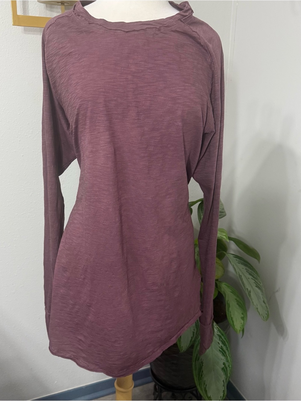 Free People Med Women’s Mauve Purple Long Sleeve Slub Knit Tunic Top Raw Edge